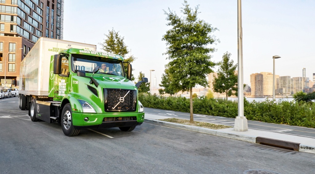 Manhattan Beer Distributors take delivery of 5 zero emission Volvo electric trucks